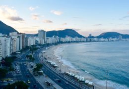 Atardecer en Copacabana desde el hotel - PH: Daniela Coccorullo