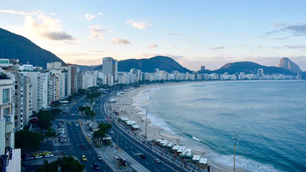 Atardecer en Copacabana desde el hotel - PH: Daniela Coccorullo