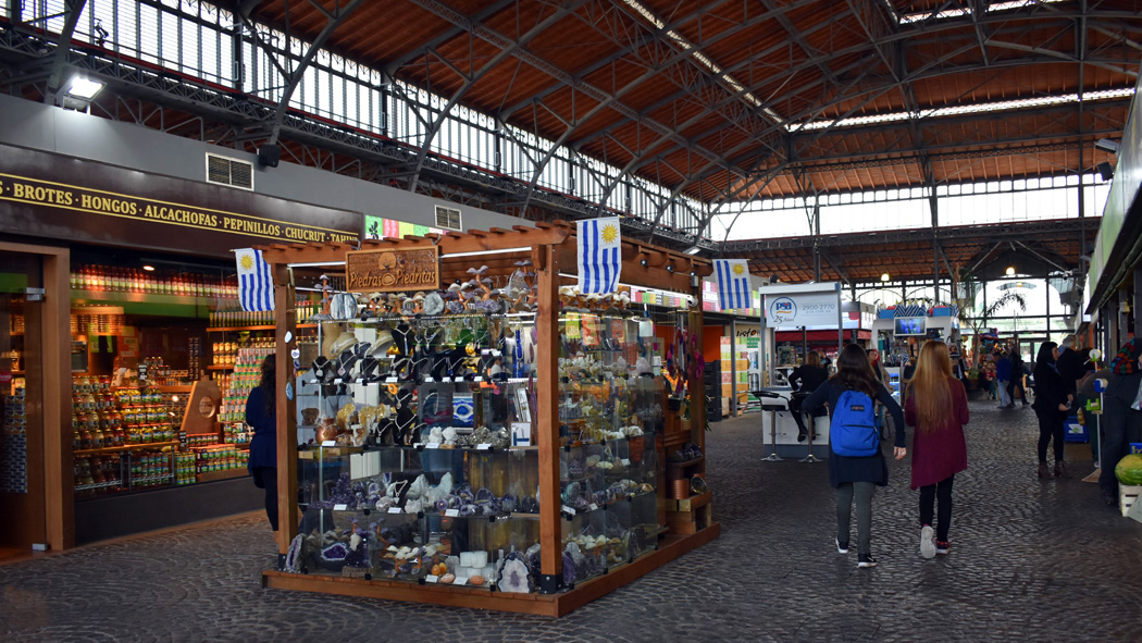 Interior del Mercado Agrícola de Montevideo - PH: Daniela Coccorullo