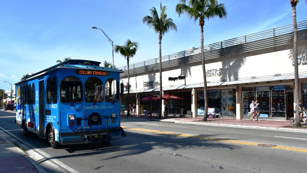 Collins Avenue - PH: Daniela Coccorullo